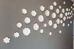 Nuvola, installazione site specific in porcellana e oro, 2018 (abitazione privata)